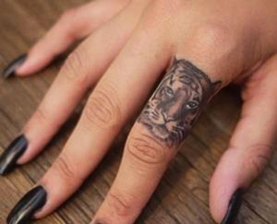 عکس تاتو روی انگشت ها