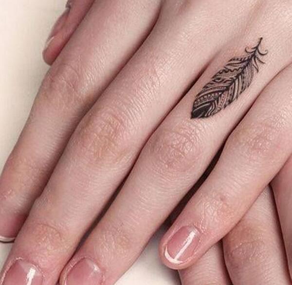 عکس تاتو روی انگشت ها