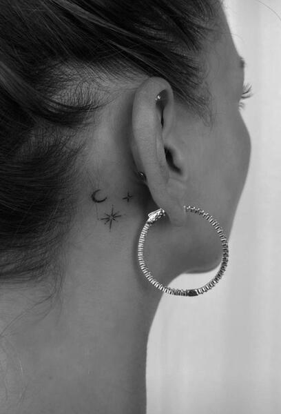 عکس تاتو ستاره روی گوش