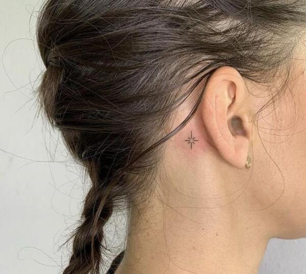 عکس تاتو ستاره روی گوش