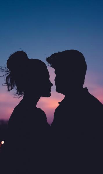 عکس تصویر زمینه تاریک عاشقانه