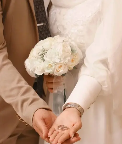 ایده عکس با دسته گل عروس