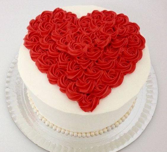 عکس کیک تولد قلبی زیبا
