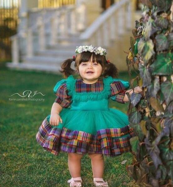 عکس دختر بچه چشم رنگی طبیعی