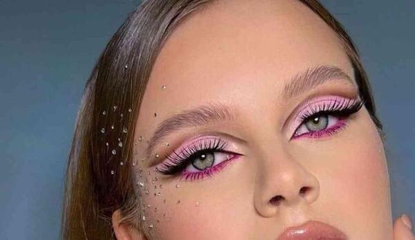 عکس رنگ چشم صورتی