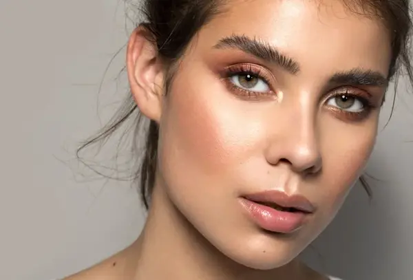 عکس آرایش چشم قهوه ای روشن
