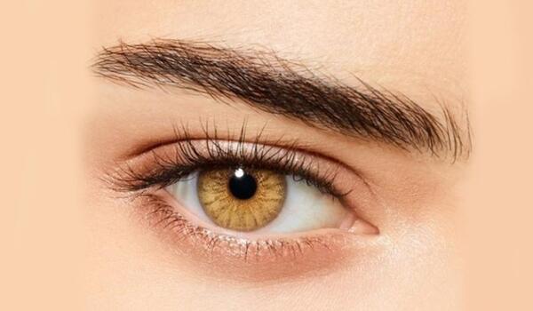 عکس رنگ چشم قهوه ای تیره