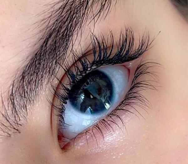 عکس رنگ چشم قهوه ای تیره