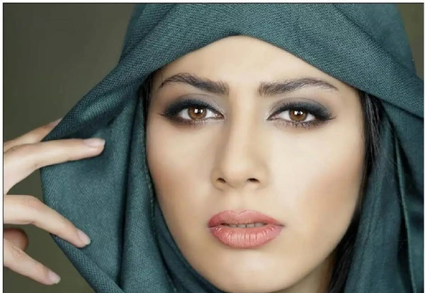 عکس دختر چشم وابرو مشکی