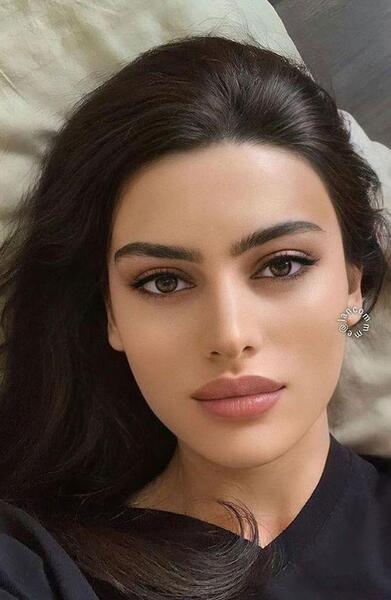 عکس دختر چشم وابرو مشکی
