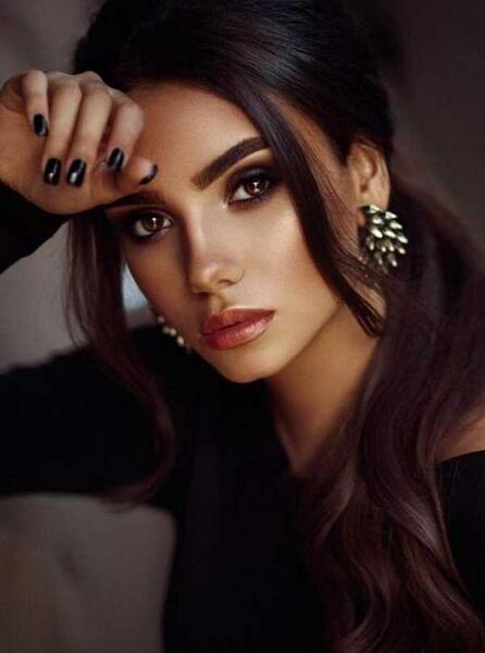 عکس دختر چشم وابرو مشکی