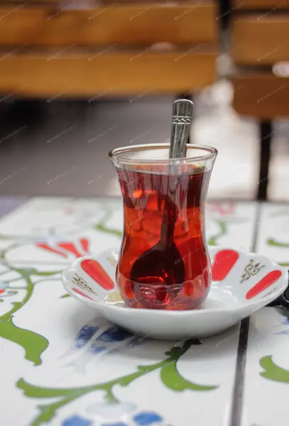 عکس استکان چای کمر باریک