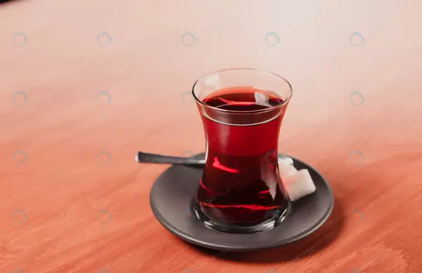 عکس استکان چای کمر باریک