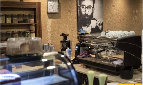 عکس چای خوردن رهبری