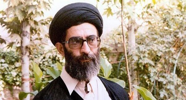 عکس چای خوردن رهبری