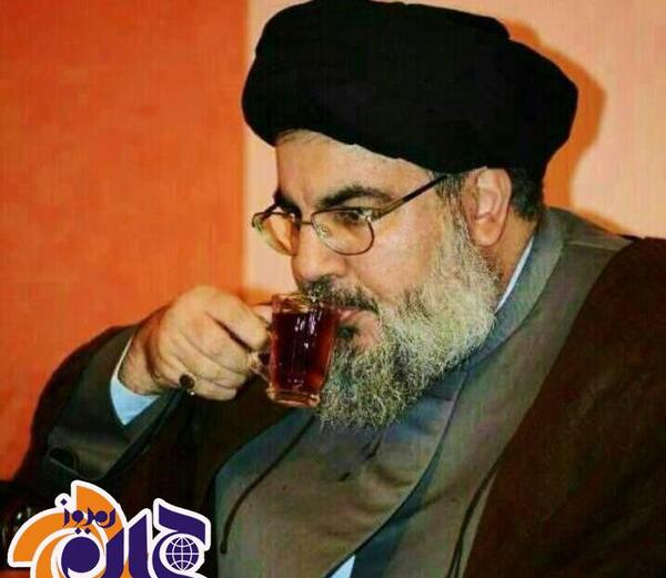 عکس رهبر در حال چای خوردن