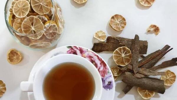 عکس رنگ چای دارچینی