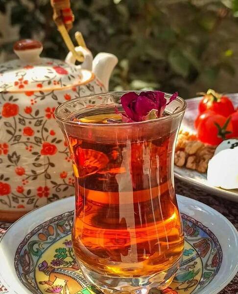 عکس چای ریختن امام