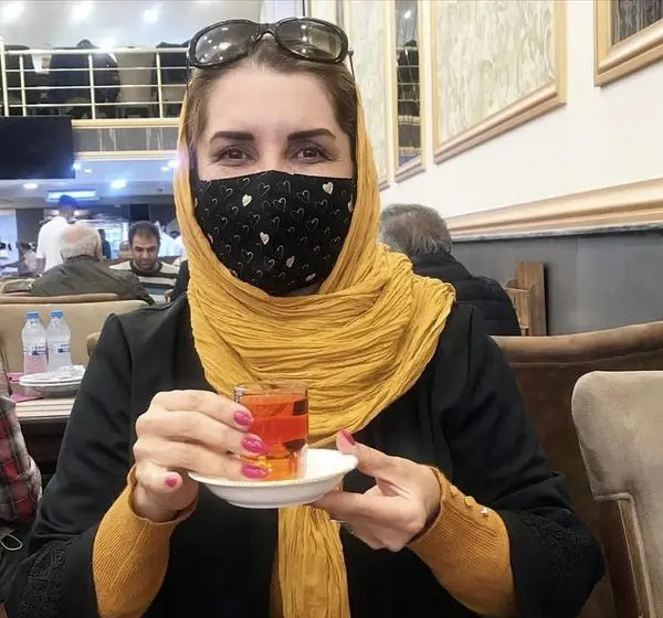 عکس چای ریختن امام
