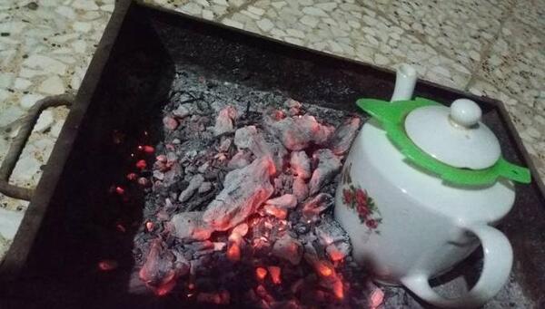 عکس کتری چای روی آتش