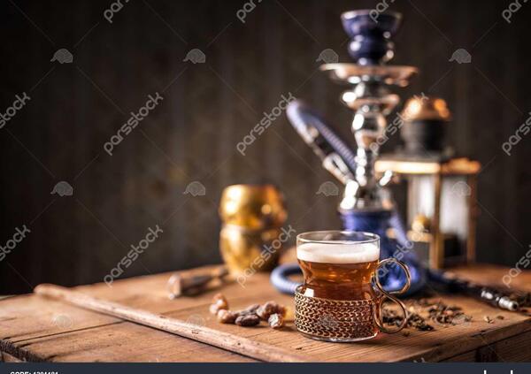 عکس لیوان چای روی میز