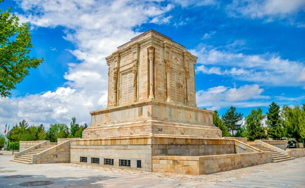 عکس حضرت علی در موزه ی پاریس
