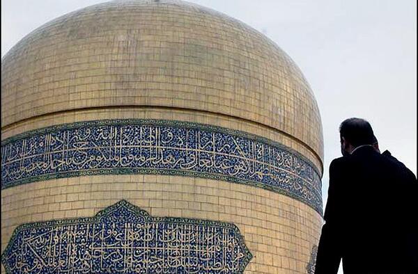 عکس خورشید بالای گنبد حضرت علی