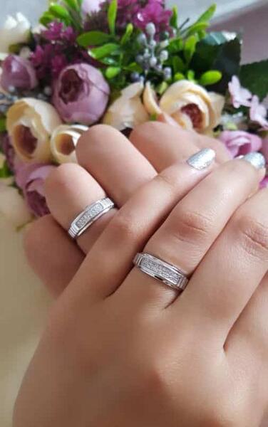 عکس دست حلقه ازدواج