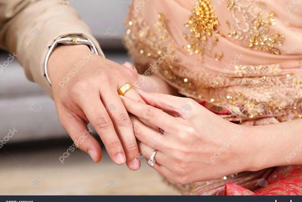 عکس دست عروس و داماد با حلقه ازدواج