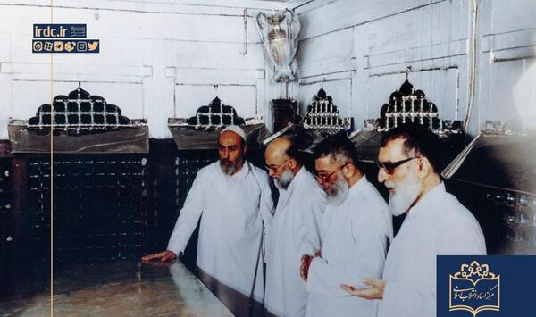 عکس حضرت آقا در حرم امام رضا
