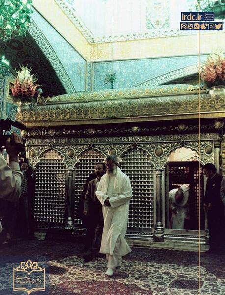 عکس حضرت آقا در حرم امام رضا