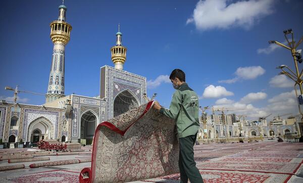 عکس از خادمین حرم امام رضا
