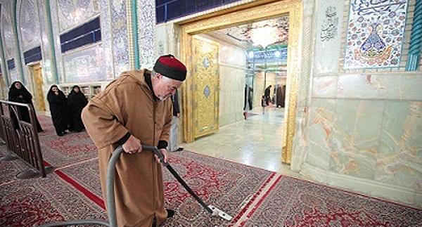 عکس از خادمین حرم امام رضا