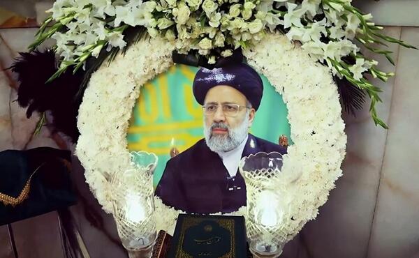 عکس قبر شهید رئیسی در حرم امام رضا