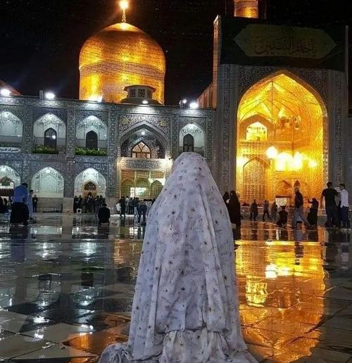 عکس حرم امام رضا دختر