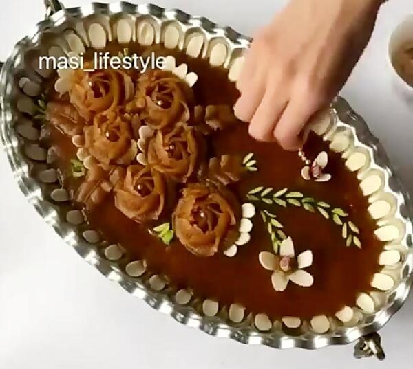عکس تزیین حلوا با ماسوره