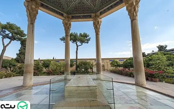 عکس از ارامگاه حافظ شیرازی