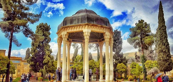 عکس از ارامگاه حافظ شیرازی