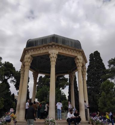 عکس واقعی آرامگاه حافظ شیرازی