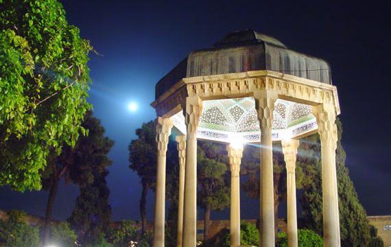 عکس با کیفیت از آرامگاه حافظ