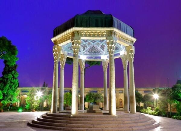 عکس با کیفیت از آرامگاه حافظ