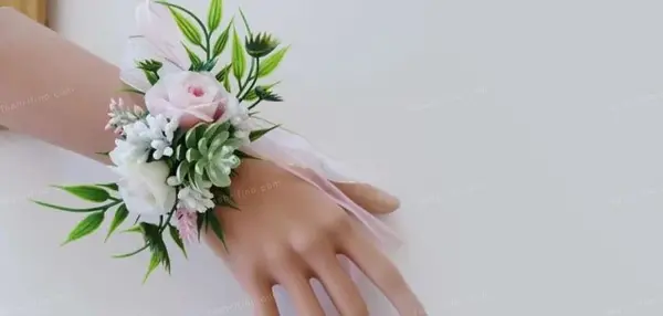 عکس حلقه گل دست عروس