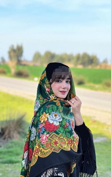 عکس خنده دار پسر با روسری