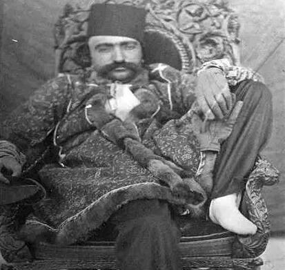 عکس خنده دار ناصرالدین شاه