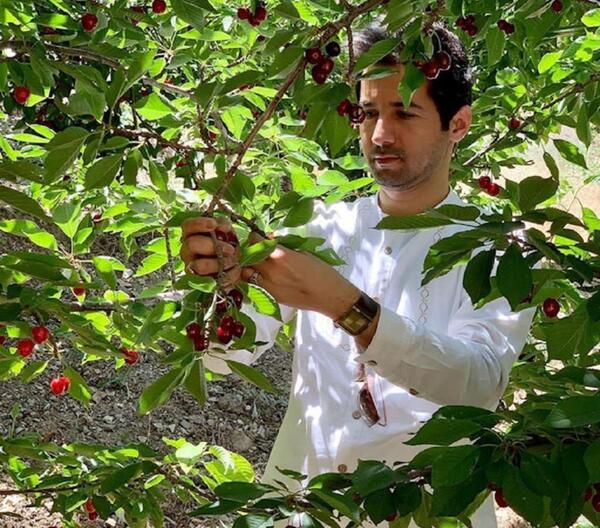 عکس همسر مجری سمت خدا