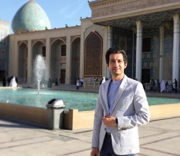 عکس مجری به سمت خدا