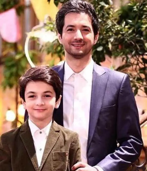 عکس مجری به سمت خدا