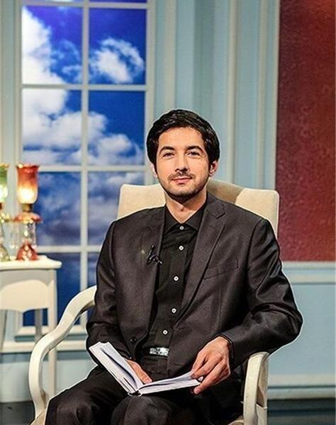 عکس مجری به سمت خدا