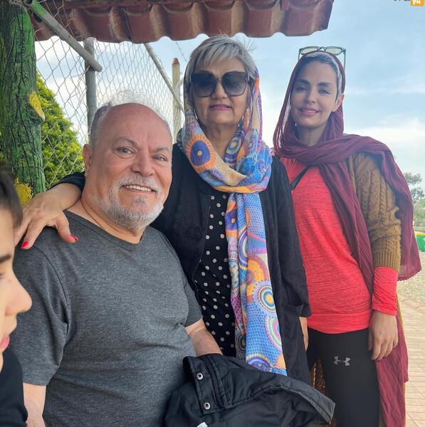 عکس سپیده خداوردی با خانواده