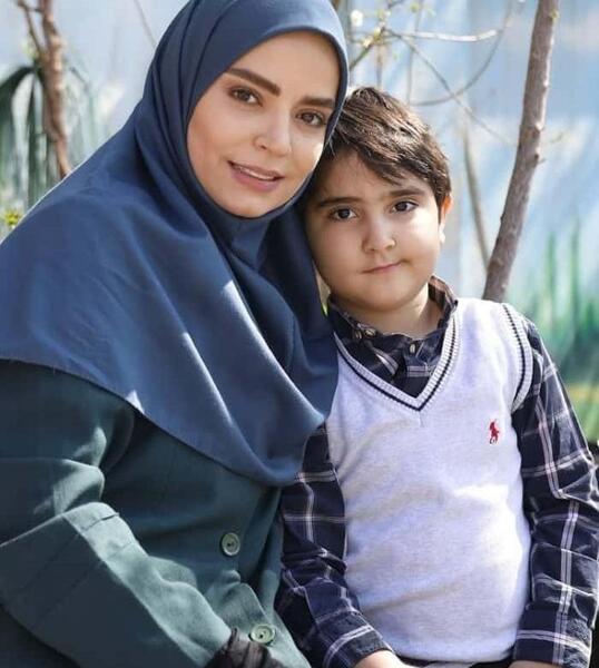 عکس سپیده خداوردی با خانواده